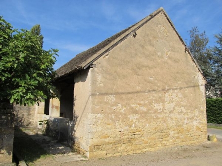 Saint Désert-lavoir 2 dans le bourg