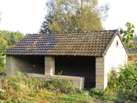 Sully-lavoir 4 dans hameau Les Fands