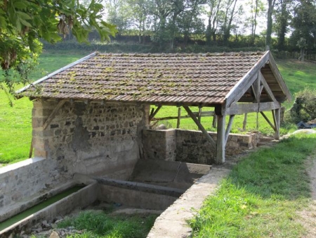 Tramayes-lavoir 3 dans hameau Montillet