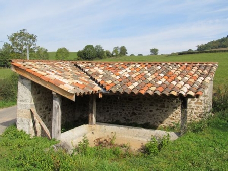 Tramayes-lavoir 5 dans hameau Le Perret