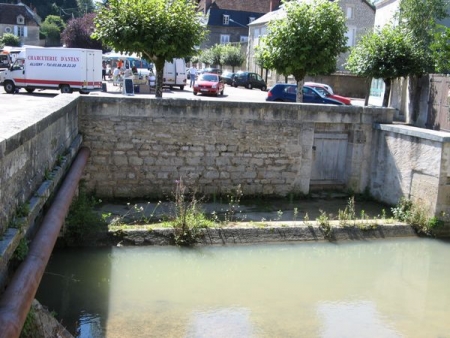 Donzy-lavoir 8 dans le bourg