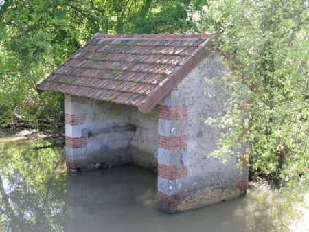 Verneuil-lavoir 3 dans le bourg