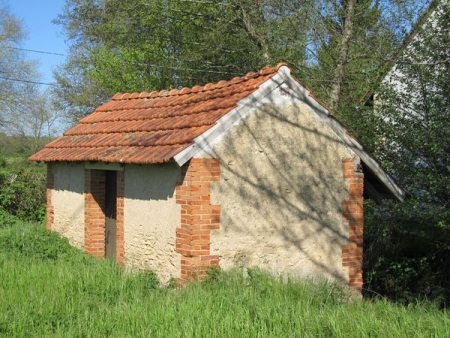 Verneuil-lavoir 4 dans hameau Les Salles