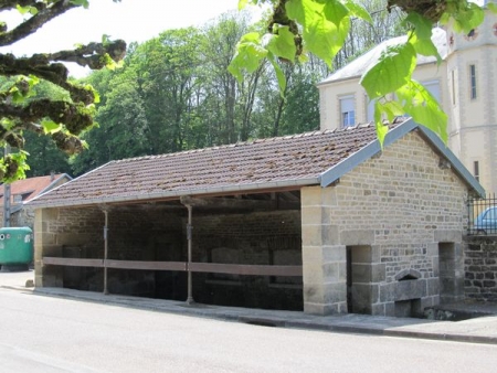 Champsevraine-lavoir 1 dans hameau Bussières les Belmont