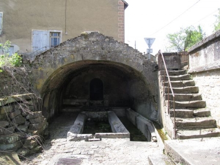 Champsevraine-lavoir 2 dans hameau Bussières les Belmont