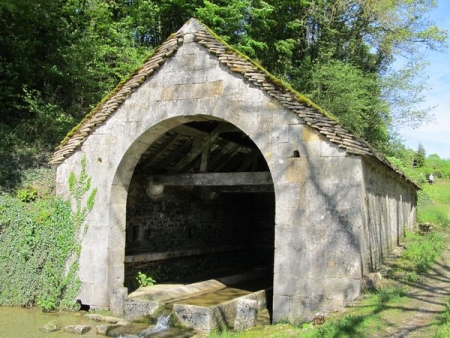 Le Val d'Esnoms-lavoir 2 dans hameau Chatoillenot