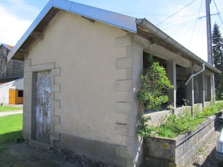 Pierremont sur Amance-lavoir 4 dans hameau Montesson