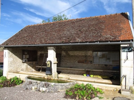 Vals des Tilles-lavoir 1 dans hameau Lamargelle aux Bois