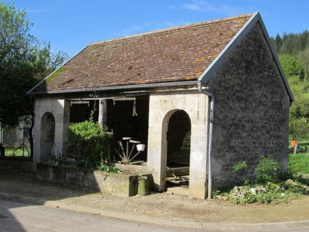 Vals des Tilles-lavoir 2 dans hameau Villemervry