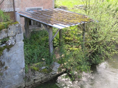 Vals des Tillles-lavoir 3 dans hameau Villemoron