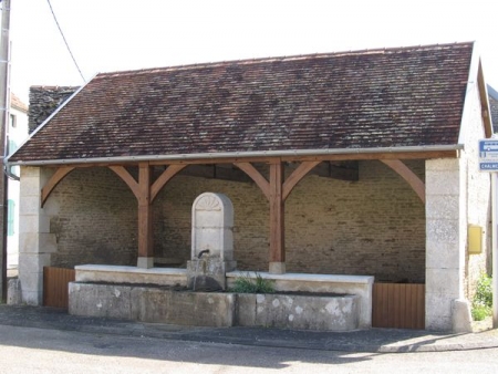 Vals des Tilles-lavoir 4 dans hameau Chalmessin
