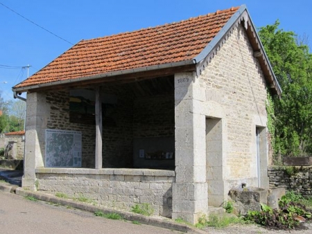 Vals des Tillles-lavoir 5 dans hameau Musseau