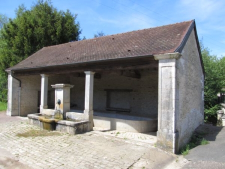 Vaux sous Aubigny-lavoir 1 dans le bourg