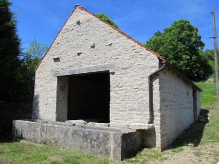 Vaux sous Aubigny-lavoir 2 dans hameau Aubigny