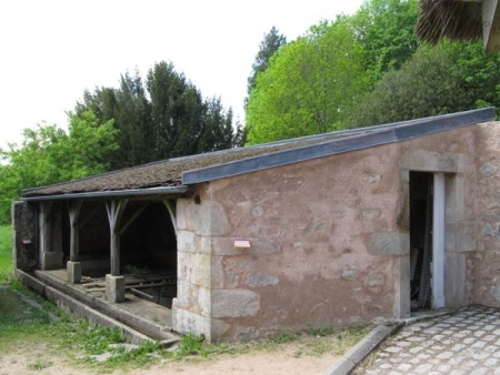 Saint Brisson-lavoir 2 dans hameau Les Petites Fourches