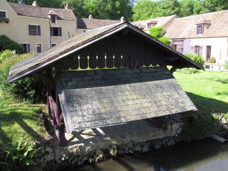 Saint Arnoult en Yvelines-lavoir 1 dans le bourg