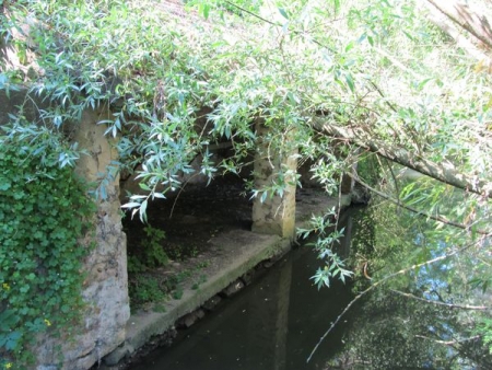 Saint Arnoult en Yvelines-lavoir 3 dans hameau Saint Fargeau