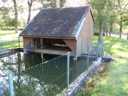 Aix en Othe-lavoir 2 dans hameau Le Minéroy