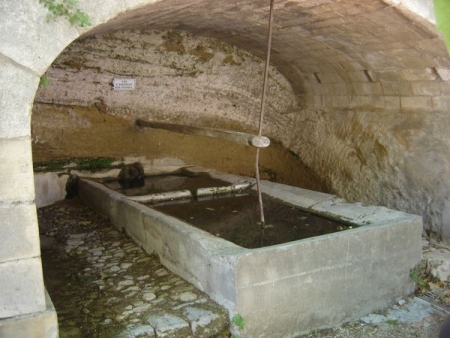 Cucuron-lavoir 2