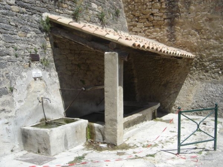 Cucuron-lavoir 3