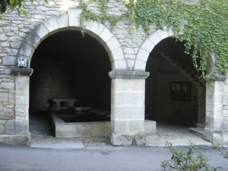 Saignon-lavoir 2 dans le bourg