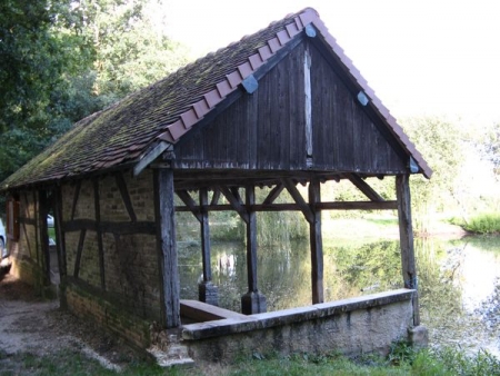Maraye en Othe-lavoir dans hameau Les Boulins
