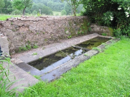Cussy en Morvan-lavoir 2 dans hameau Villeboeuf