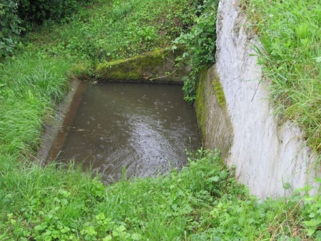 Saint Jean de Trézy-lavoir 4 dans hameau Le Petit Trézy