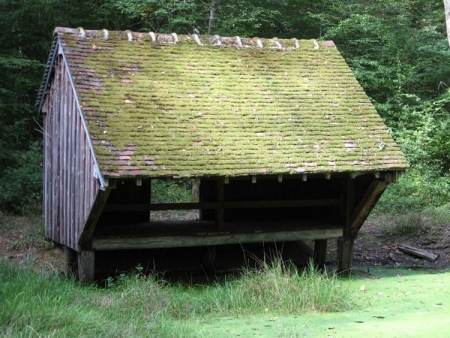 Aix en Othe-lavoir 3 dans hameau Les Cornées Laliat