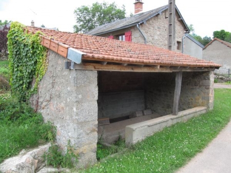 Alligny en Mrvan-lavoir 4 dans hameau Champcommeau