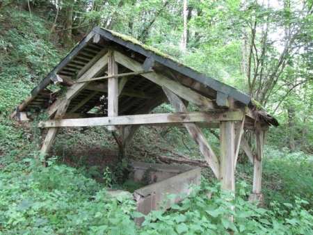 Alligny en Morvan-lavoir 9 dans hameau Champcreux