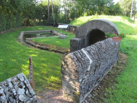 Biches-lavoir 3 dans hameau Villeneuve