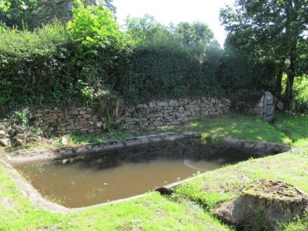 Dun sur Grandry-lavoir 5 dans hameau Grandry