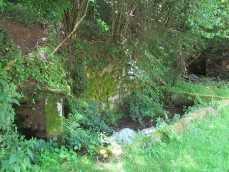 Planchez-lavoir 2 dans hameau Boutenot