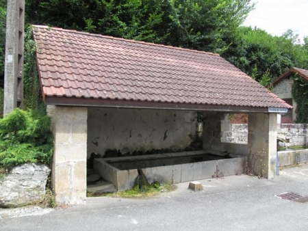 Nogent-lavoir 2 dans le bourg
