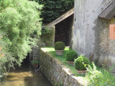 Jouars Ponchartrain-lavoir 1 dans hameau Pontchartrain