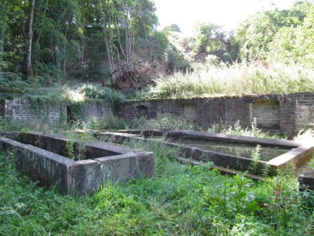 Val de Meuse-lavoir 3 dans hameau Montigny le Roi