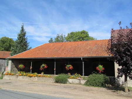 Val de Meuse-lavoir 4 dans hameau Meuse