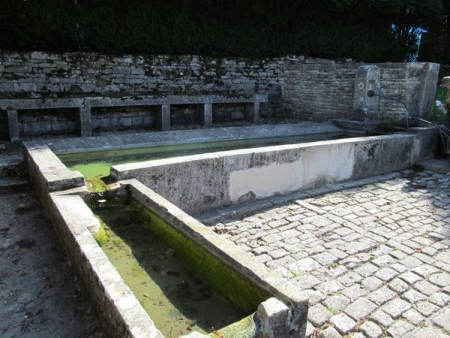 Esnouveaux-lavoir 2