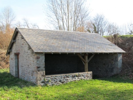 Planchez-lavoir 1 dans le bourg