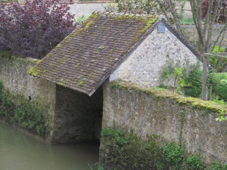 Gy les Nonains-lavoir 4 dans le bourg