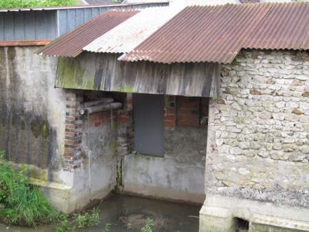 Gy les Nonains-lavoir 8 dans le bourg