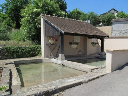 Aubergenville-lavoir 2 dans hameau Vaux les Huguenots