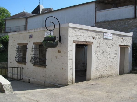 Guerville-lavoir 3 dans hameau Senneville