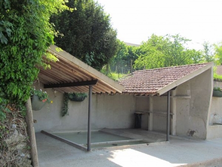 Guerville-lavoir 4 dans hameau Senneville