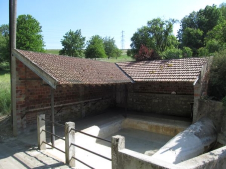 Guerville-lavoir 5 dans hameau Senneville