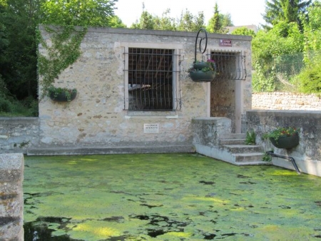 Guerville-lavoir 7 dans hameau Fresnel