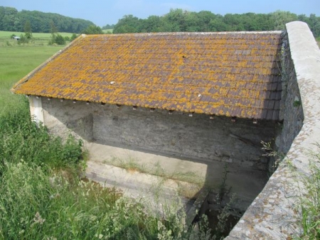 Jambville-lavoir 3 dans hameau Dambly