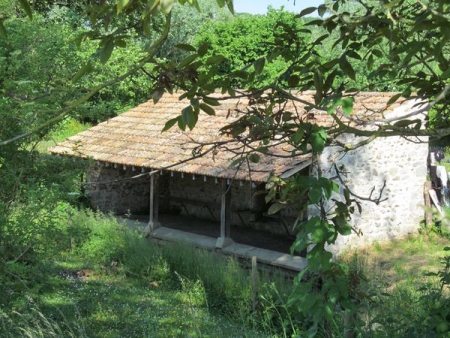 Longvilliers-lavoir 1 dans le bourg