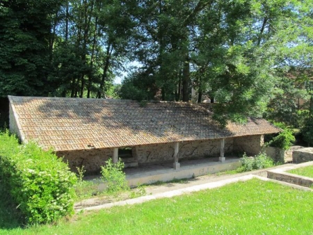 Longvilliers-lavoir 2 dans hameau La Bâte